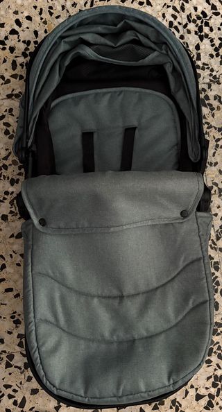 Carro de bebé prácticamente nuevo