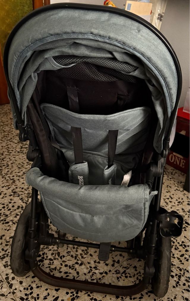 Carro de bebé prácticamente nuevo
