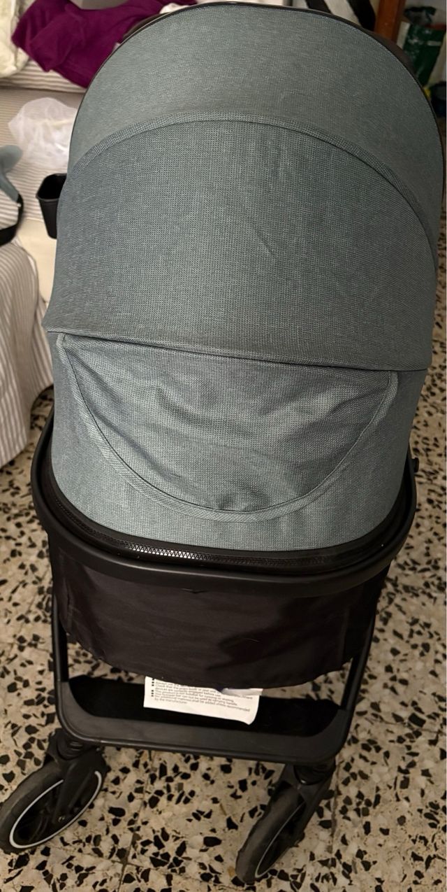 Carro de bebé prácticamente nuevo