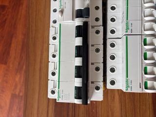 Interruptores Automáticos y Diferenciales Schneide