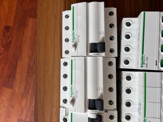 Interruptores Automáticos y Diferenciales Schneide