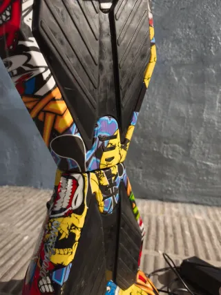 Hoverboard con diseño de calaveras