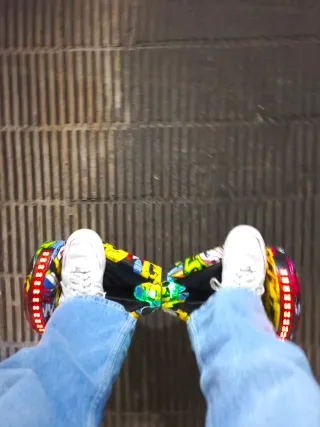 Hoverboard con diseño de calaveras