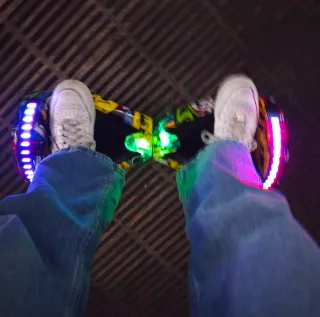 Hoverboard con diseño de calaveras