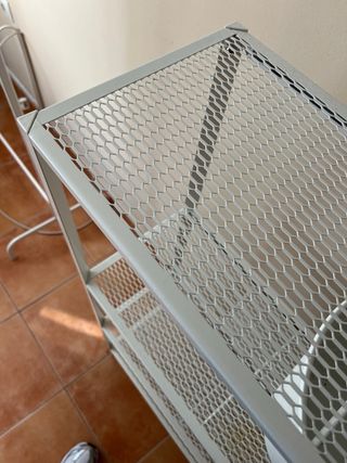 Estantería metálica blanca + papelera