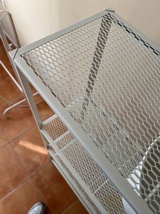 Estantería metálica blanca + papelera