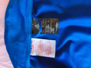 Chaqueta deportiva Adidas azul y negra Sólo envío