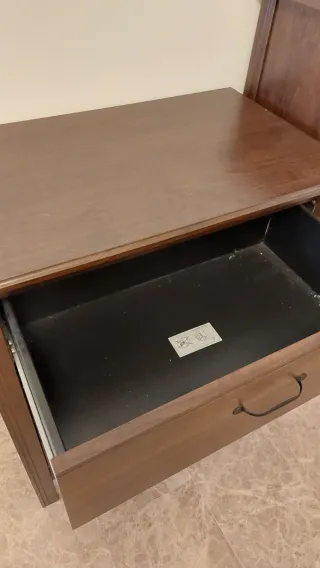 Cómoda 3 cajones madera oscura IKEA