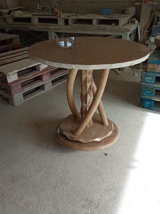 Mesa artesanal de mármol única