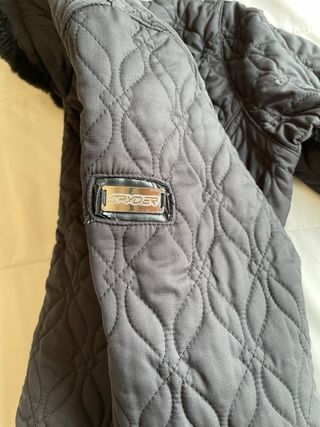 Chaqueta Spyder mujer acolchada con gorro de pelo