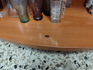 Vitrina de madera color cerezo