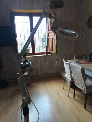 Lámpara lupa estética con ruedas