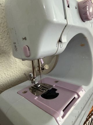 Máquina de coser portátil