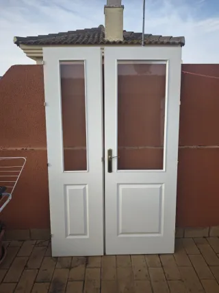 Puertas dobles de salón blancas