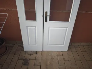 Puertas dobles de salón blancas