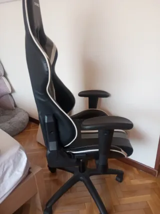 Silla gaming SONGMICS negra y blanca