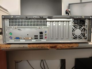 Fujitsu Esprimo E400 E85+ PC Escritorio completo.