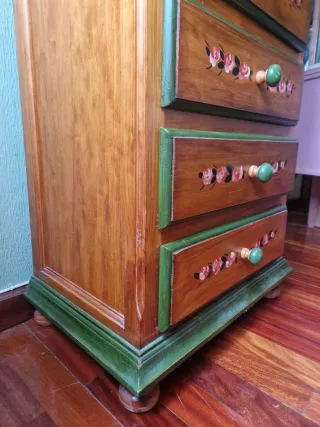 Cómoda pino pintada a mano 6 cajones