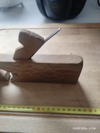 Cepillo de carpintero antiguo de madera