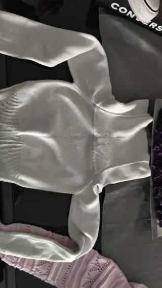 Jersey blanco cuello alto