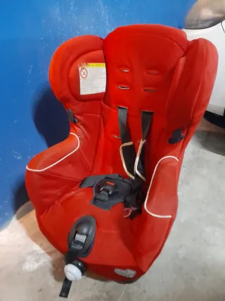 Silla de coche para bebé roja