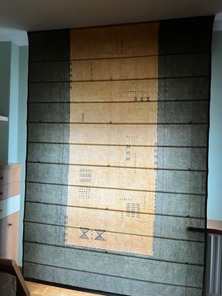 Dormitorio juvenil completo madera clara.