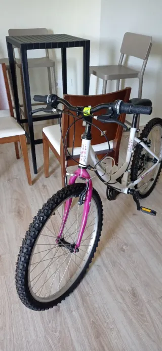 Bicicletta per bambina bianca e rosa