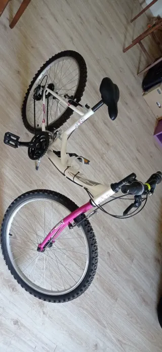 Bicicletta per bambina bianca e rosa