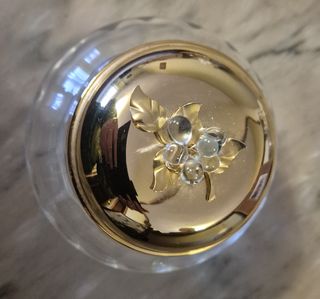 Joyero de cristal con tapa dorada