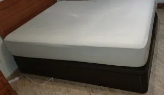 Canapé abatible polipiel marrón y blanco