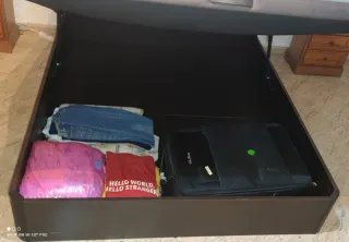 Canapé abatible polipiel marrón y blanco