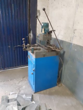 Máquina industrial azul