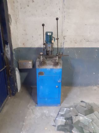 Máquina industrial azul