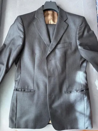 Traje de caballero gris