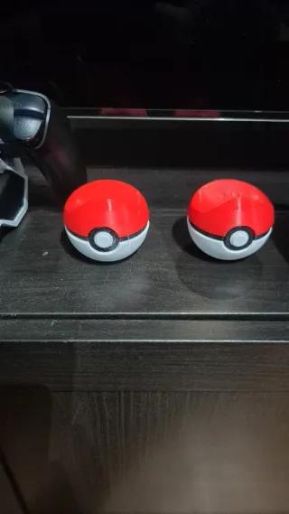 Soporte Mando PS5 Pokeball