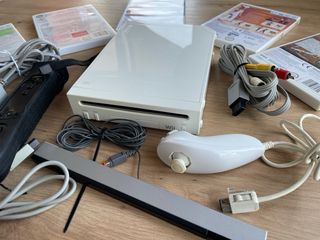 Nintendo Wii + Mando + Nunchuk + 5 Juegos