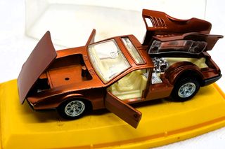 Coche a escala M-313 De Tomaso Mangusta