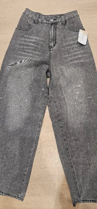 Vaqueros grises pedrería. Talla S. Sin estrenar