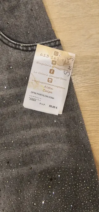 Vaqueros grises pedrería. Talla S. Sin estrenar