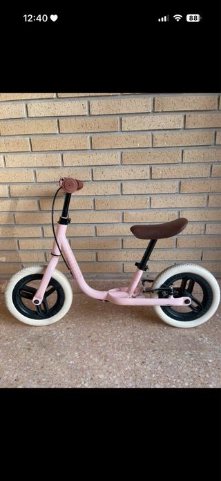 Bicicleta de equilibrio rosa
