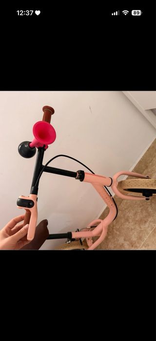 Bicicleta de equilibrio rosa
