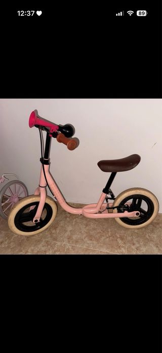 Bicicleta de equilibrio rosa