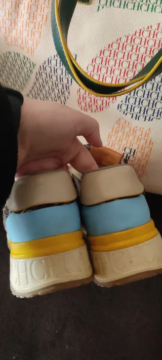 Conjunto CH: Bolso Tote y Zapatillas