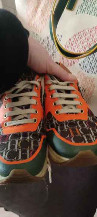 Conjunto CH: Bolso Tote y Zapatillas