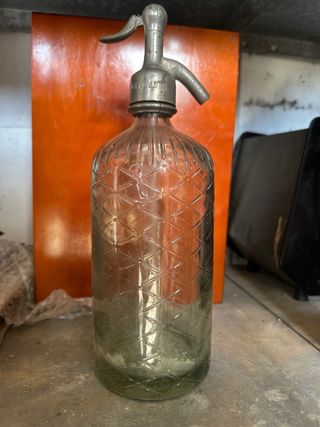 Antiguo sifón de cristal