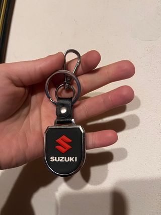 Portachiavi Suzuki nero e rosso