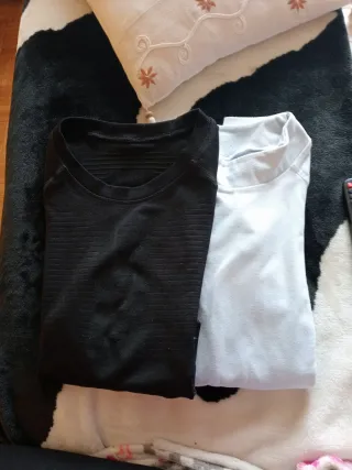 2 Camisetas Térmicas Negras y Blancas