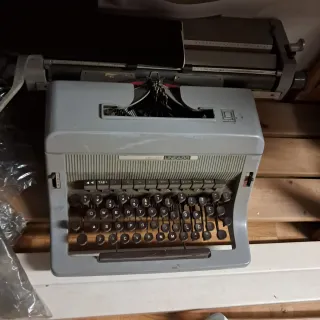 Máquina de escribir Olivetti LINEA 88