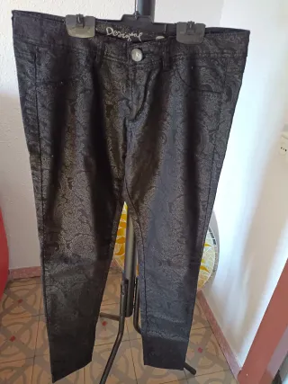 Pantalón Desigual Vintage Estampado Negro