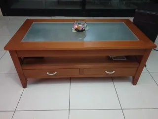 Mesa de centro madera y cristal en perfectas condi